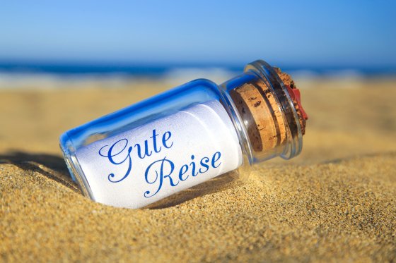 Flaschenpost am Strand: Gute Reise